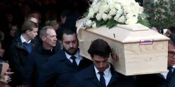 Videoracconto: i funerali di Chiara e Achille, momenti di silenzio, abbracci e canti