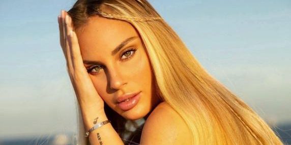 Francesca Brambilla denuncia violenza psicologica da parte del compagno e protegge le figlie