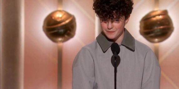 Owen Cooper, 16 anni, racconta una storia che lo ha imbarazzato davanti a una platea