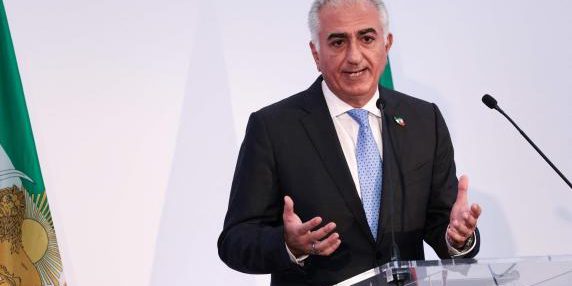 Reza Pahlavi: l'esiliato figlio del re d’Iran chiede libertà e pace con USA e Israele