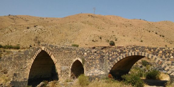 Valle del Simeto: un tesoro di storia, cultura e biodiversità ai piedi dell'Etna