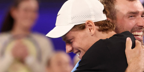 Sinner e Alcaraz eliminati al Million Dollar One Point Slam: Jordan Smith, l'amatoriale, vince