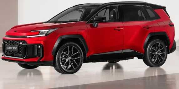 Toyota domina il mercato italiano con veicoli ibridi: la Rav4 è la più venduta al mondo