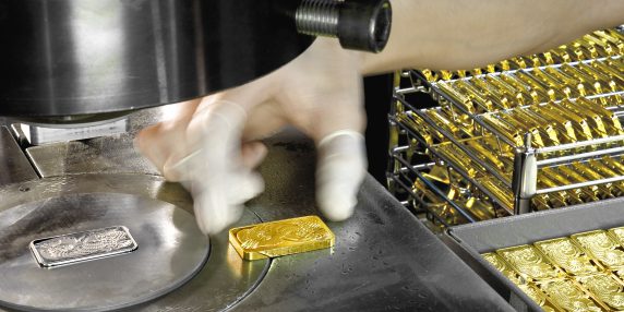 La fabbrica svizzera dell’oro: dove nascono i lingotti e si sostiene l’aumento dei prezzi
