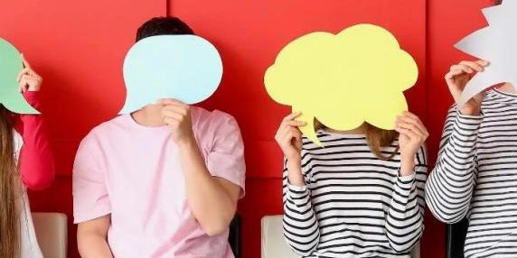 Generazione Z italiana: carità, stipendi bassi e paura della guerra