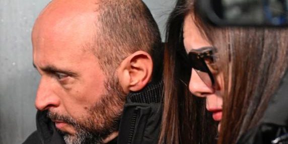 Jacques Moretti, proprietario di Le Constellation, scarcerato dopo la tragedia di Crans: amico versa 200.000 franchi di cauzione