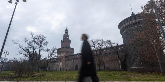 Passeggiata intorno al castello in onore di Umberto Eco: invito alla curiosità