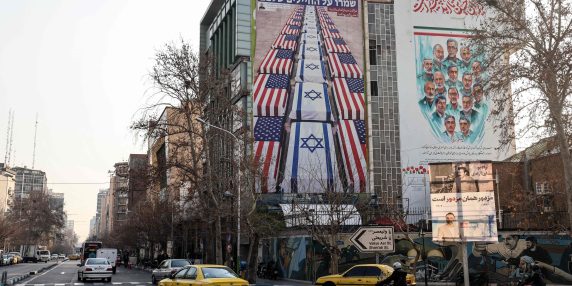 Proteste in Iran: funerali dei giovani uccisi diventano momenti di resistenza mentre il popolo teme nuova repressione