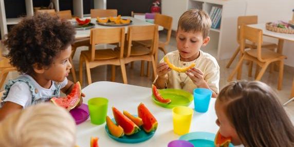 Obesità infantile: statistiche globali e l'importanza dell'alimentazione scolastica