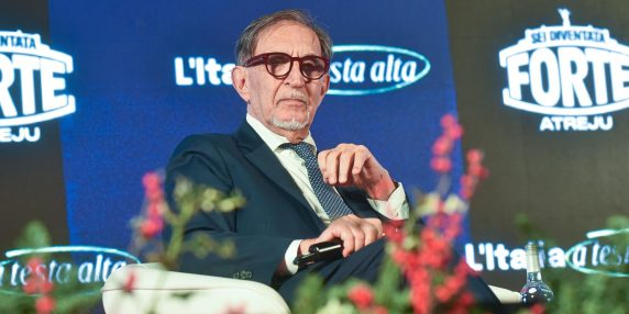 6984f785329bf.r_d.2500-1579-0