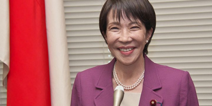 Первой женщине-премьеру Японии предсказали провальную карьеру
