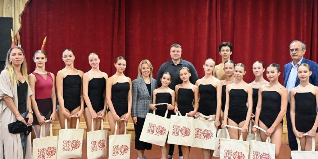Incontro tra il Capo dell'Amministrazione di Serpukhov e la Scuola di Danza Silfida: un Passo verso il Futuro della Cultura Locale
