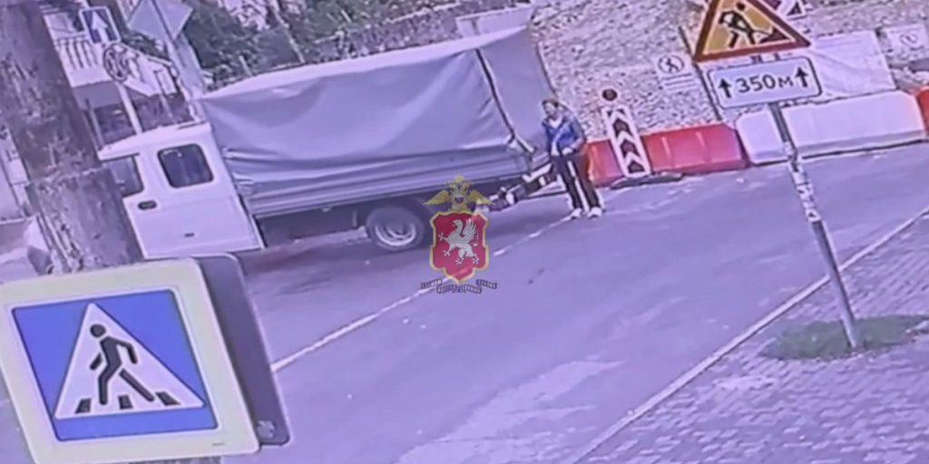 В Севастополе водитель ГАЗель сдал назад и сбил пешехода