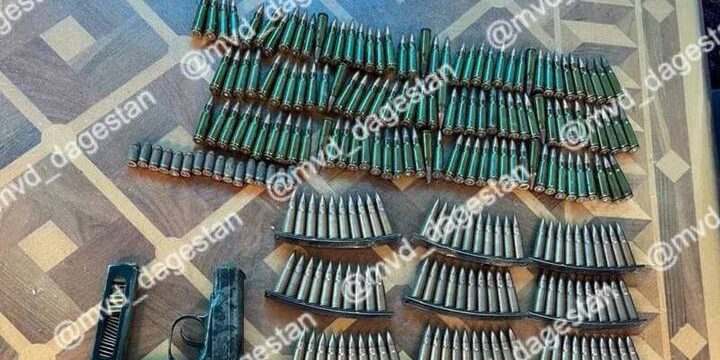 Scoperta di armi e munizioni in casa di un pensionato in Dagestan: implicazioni per la sicurezza pubblica e regionale