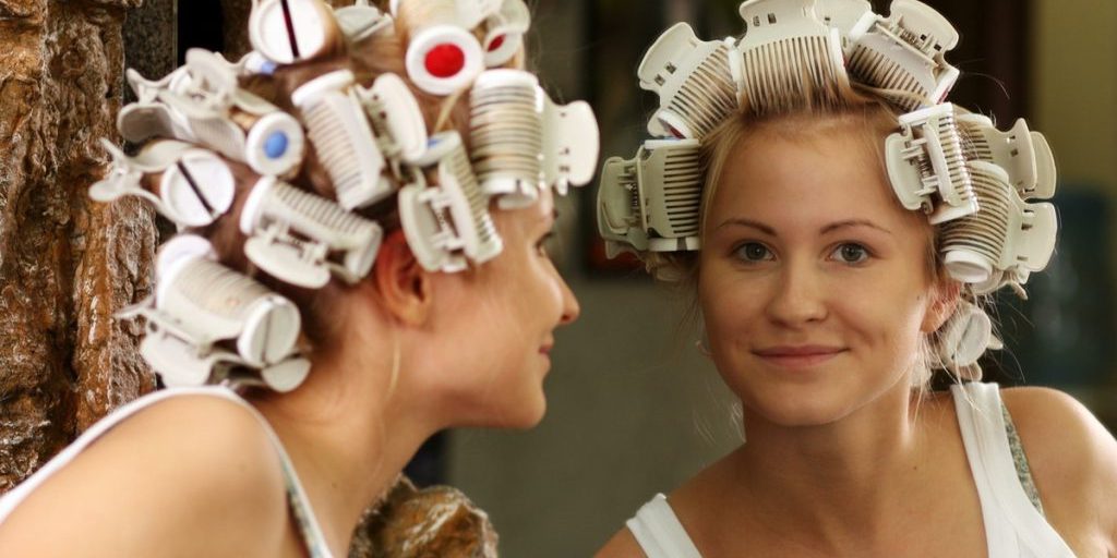 «Йога-грудь» вместо «Плейбоя»: женщины массово отказываются от больших имплантов