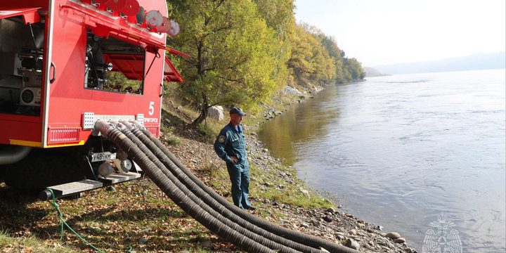 В Хакасии прошли масштабные учения спасательных служб у реки Енисей