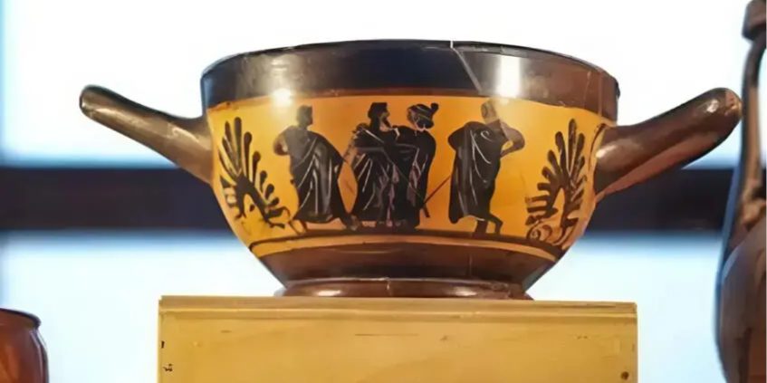 Ucraina: identificati oltre 170 artefatti culturali rubati dai russi, la comunità internazionale chiamata a condannare il saccheggio del patrimonio culturale