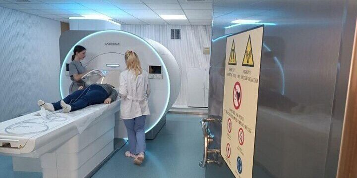 Residenti di Jugra aiutano Makeevka con esami MRI di massa migliorando la salute pubblica