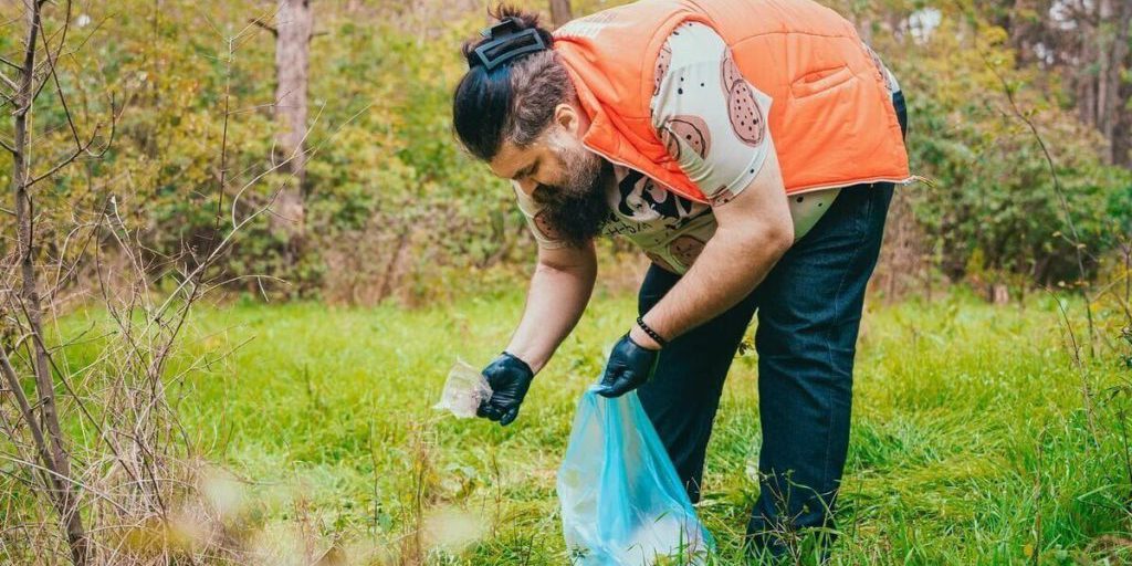 Запорожские волонтеры преобразили мелитопольский лесопарк