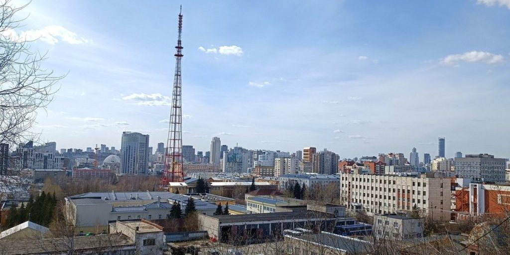 В Екатеринбурге разбили витрину в пивном магазине