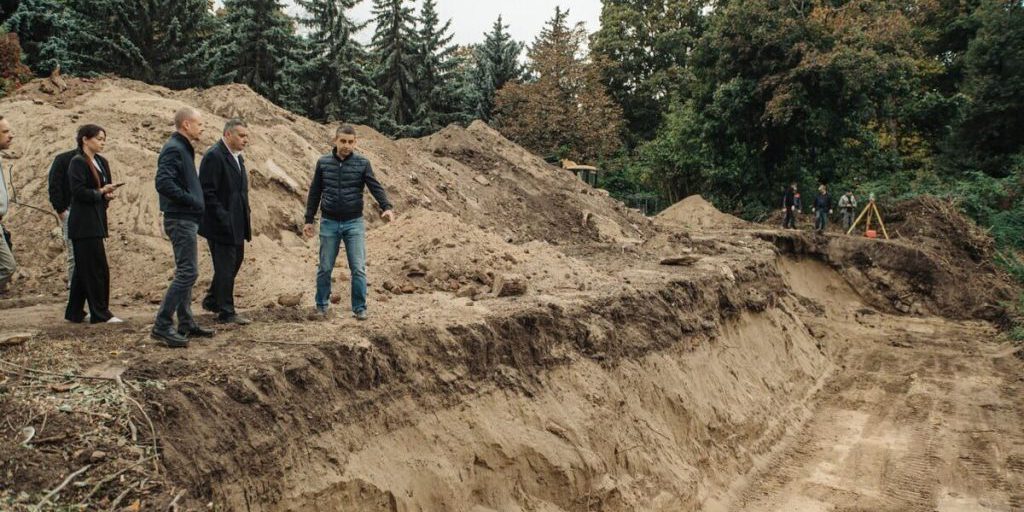 Commissione ispeziona Memoriale dei Caduti a Kursk: un passo verso la conservazione della storia e dell'ambiente