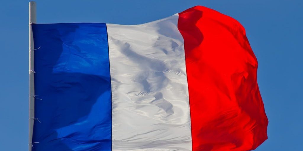 Количество протестующих во Франции превысило полмиллиона