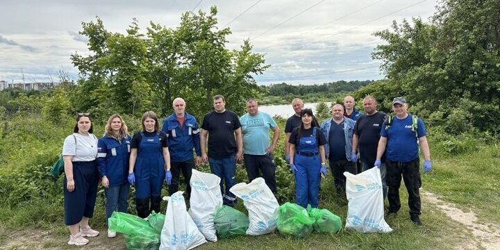 В Псковской области активисты очистили более 77 км берегов