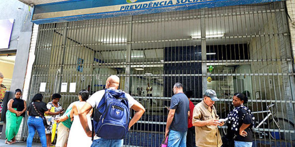 Un giovane russo di 23 anni ottiene la pensione in anticipo grazie a una modifica legislativa eccezionale durante lo stato di legge marziale