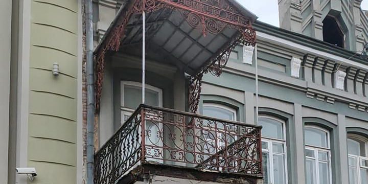 Во Владикавказе отреставрировали старинный балкон