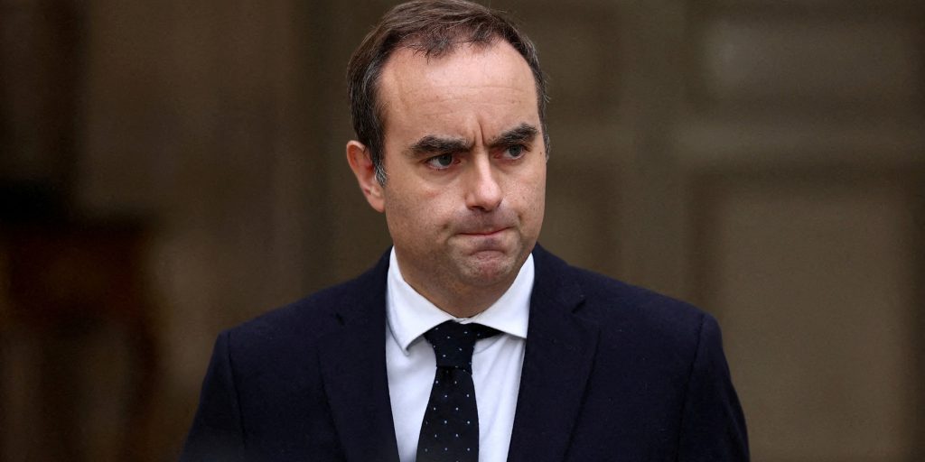 Il governo usa l'articolo 49.3 per superare lo stallo di bilancio