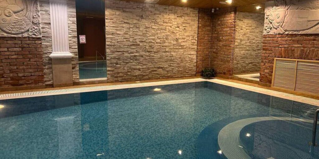 Жители Кировска смогут бесплатно поплавать в бассейне