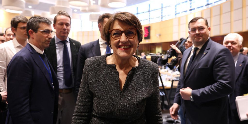 Annie Genevard a Bruxelles: sospensione dell'aumento delle tasse sui fertilizzanti per placare i contadini francesi