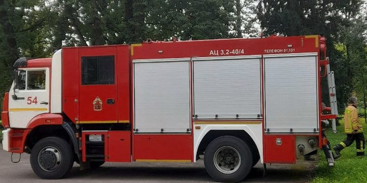 В Уфе загорелась крыша дома в ЖК «Новалэнд»