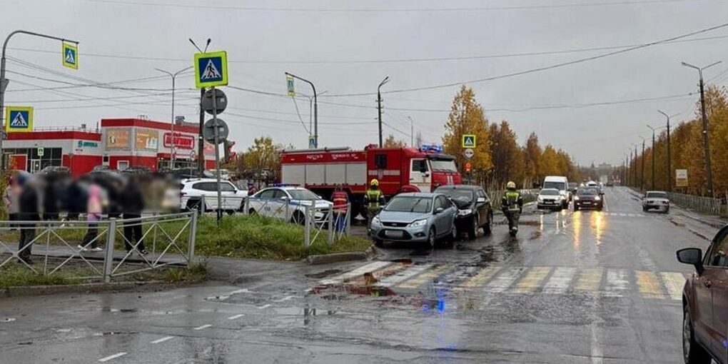 В Мончегорске водитель-беглец Ford устроил ДТП на светофоре