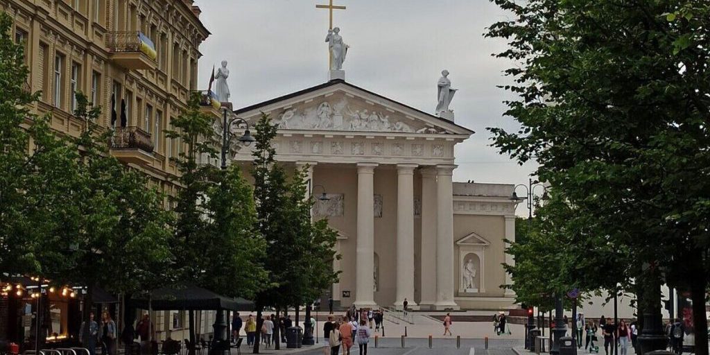 Президент Литвы принял отставку министра обороны