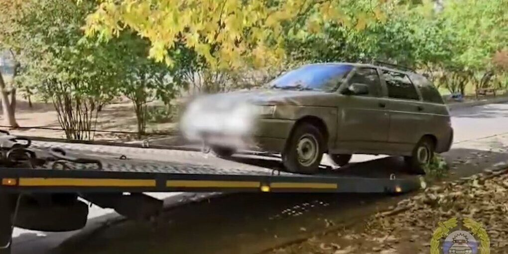 Под Волгоградом проходят рейды по выявлению стоящего на тротуаре транспорта