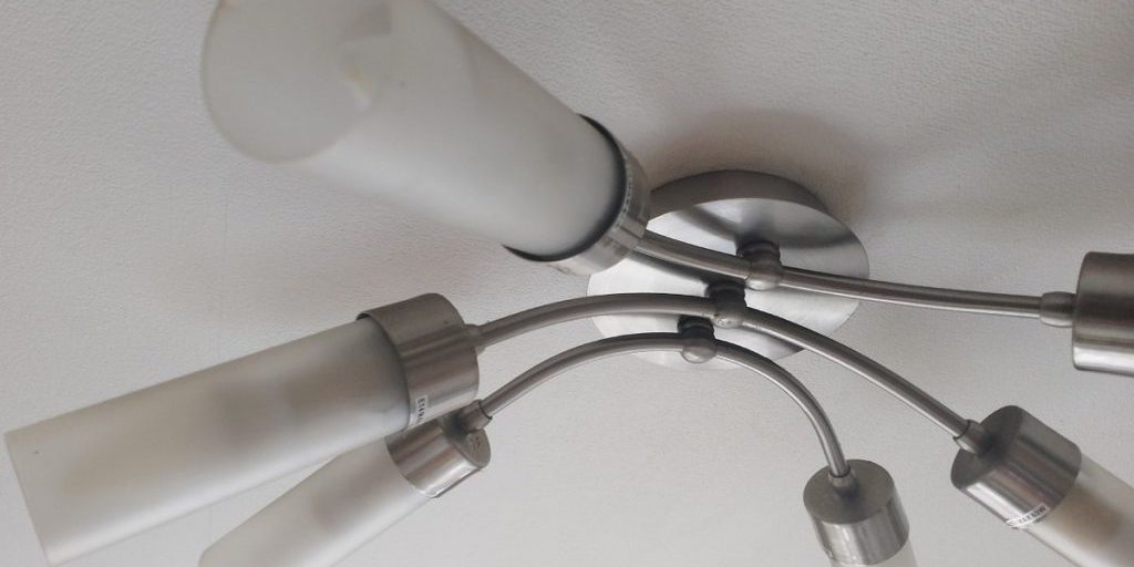 Interruzione di corrente elettrica a Priкубанский: cause e conseguenze sulla vita quotidiana dei residenti