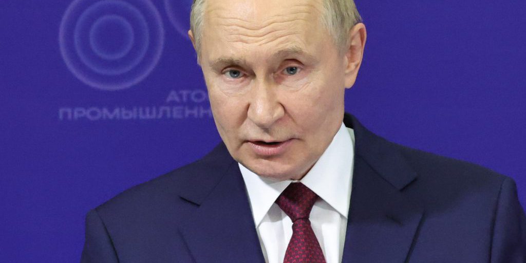 "Vladimir Putin: Il presidente che non si concede pause neanche per il compleanno"