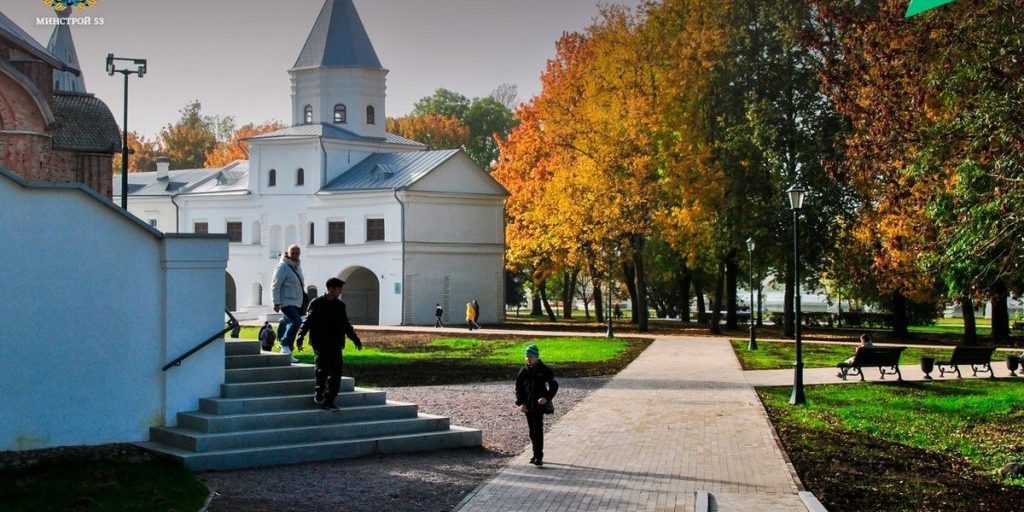 На новгородском Ярославовом дворище после реконструкции стало светлее