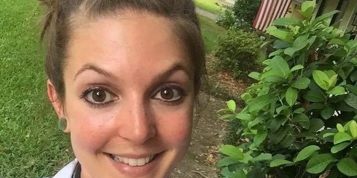 Отец неожиданно застал свою жену в постели со своим 15-летним сыном