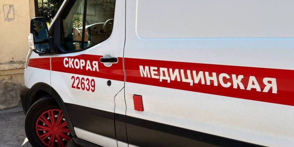 Incidente stradale a Leningrado: un ragazzo di 13 anni investito da un'auto mentre guidava un pitbike