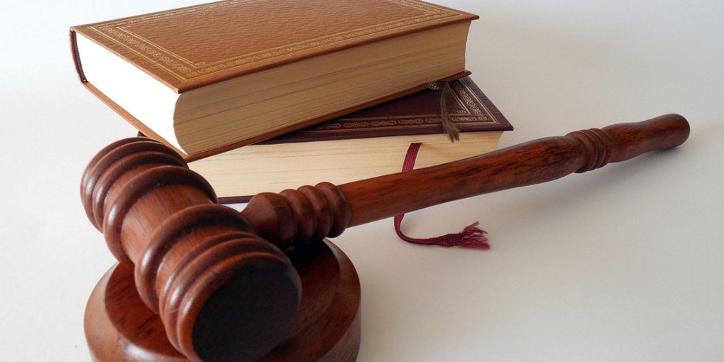 Gelosia a Orël: uomo danneggia auto del collega della moglie in un atto di rabbia