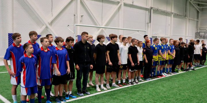 Брянские полицейские организовали турнир по мини-футболу среди подростков