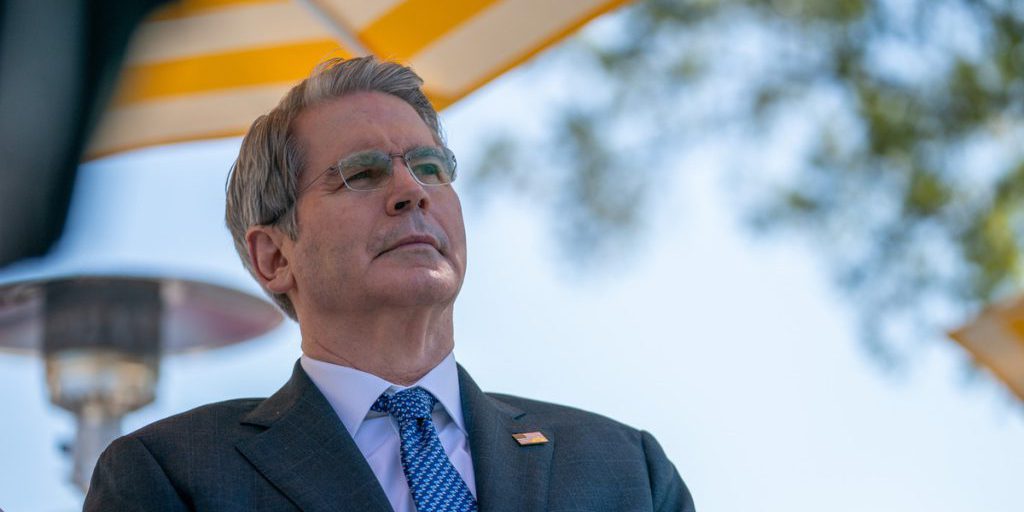 Бессент рассказал о новых санкциях против России, назвав их самыми крупными