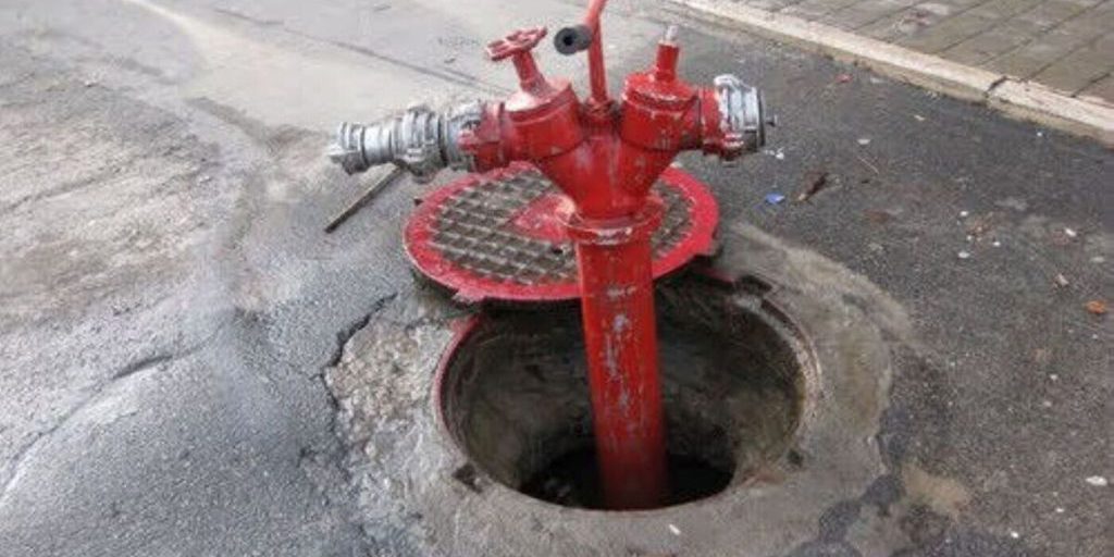 В Боровском районе проверяют пожарные гидранты