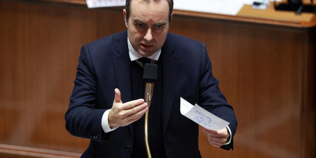 Governo francese: 49.3 o ordinanze, un dilemma per il bilancio