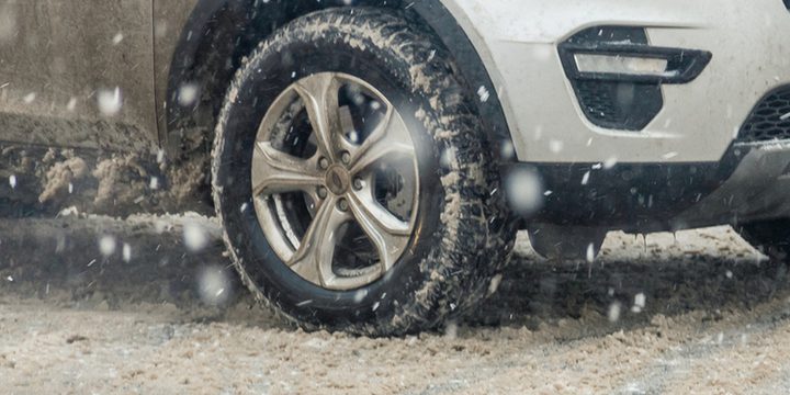 Pneumatici Usurati: La Regola Rigorosa per la Sicurezza Stradale in Tutte le Stagioni