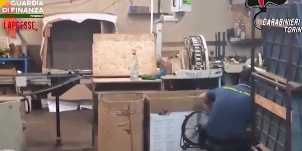 Operazione Anticontrabbando a Torino: Sequestrate 250 Tonnellate di Tabacchi e 22 Tonnellate di Sigarette Contraffatte