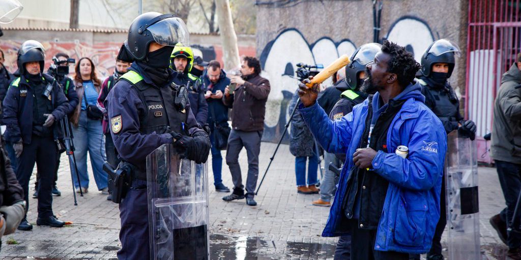 Dicembre: solidarietà o pubblicità? Il vero bisogno delle persone in difficoltà