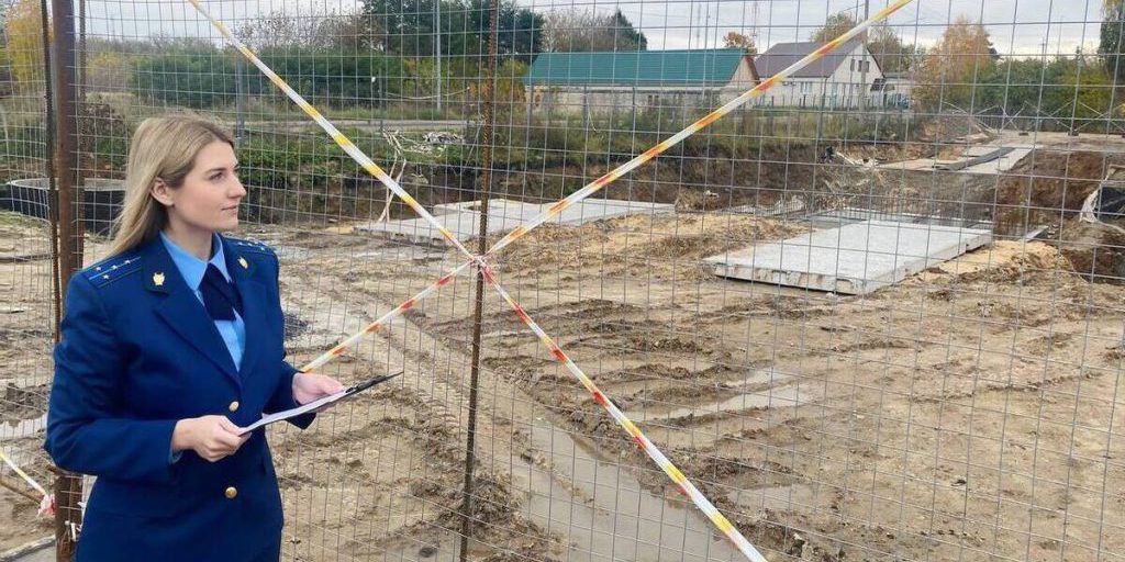 Прокуратура в Брянской области добилась ограждения опасного участка